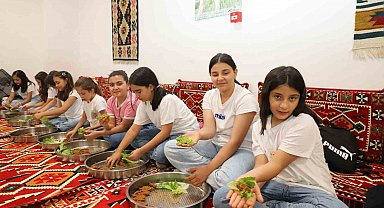 Öğrenciler aileleriyle çiğköfte yoğurdu