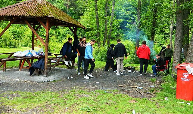 Öğrencilere yaz tatiline piknikle giriyor