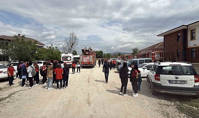 Öğretmenler odasında çıkan yangın büyümeden söndürüldü