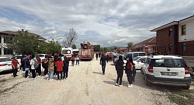 Öğretmenler odasında çıkan yangın büyümeden söndürüldü