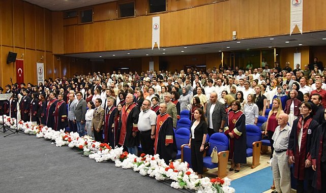 OMÜ Mimarlık öğrencilerinin mezuniyet heyecanı