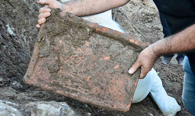 Ordu'da yol genişletme çalışmalarında tarihi kiremit mezar kalıntıları bulundu