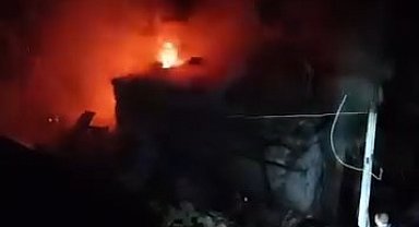 Ormanlık alanda çıkan yangın eve sıçradı