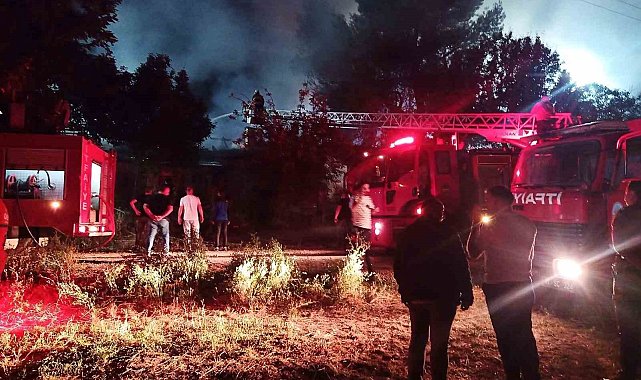 Osmaneli'de TCDD deposunda yangın