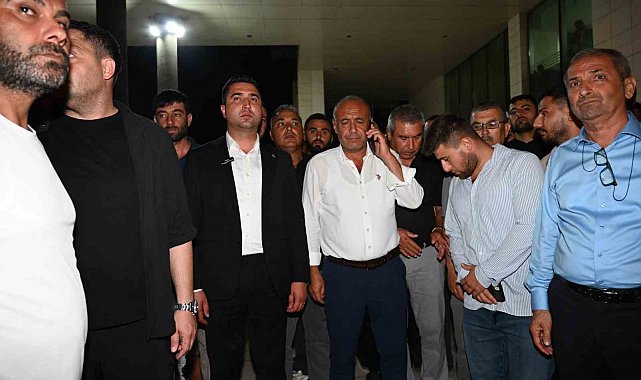 Osmaniye'de belediye binasına taşlı saldırı