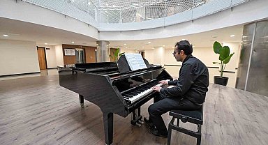 Otizmli genç piyanistin hayali dünyaca ünlü piyanist olmak