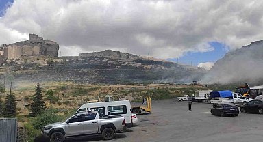 Otluk arazide çıkan yangında Anadolu'nun El-Hamra'sı duman altında kaldı