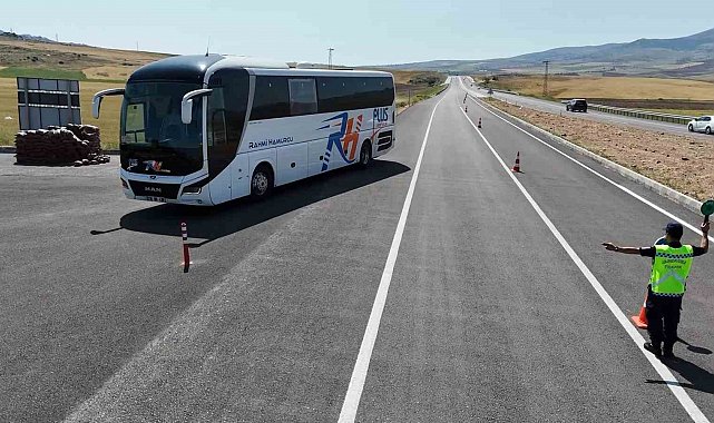 Otobüste sessiz denetim: Yolcu gibi bindi, seyahat boyunca sürücüyü gözlemledi