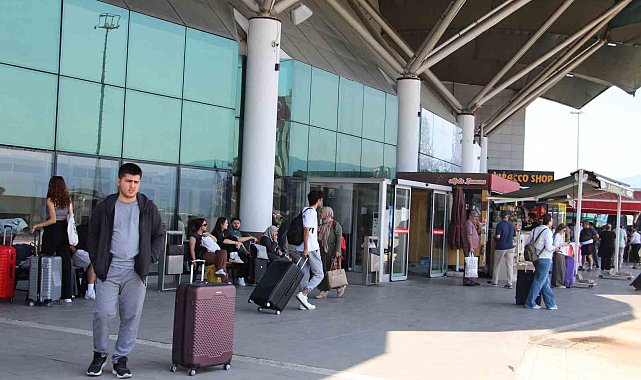 Otogarda bayram yoğunluğu başladı: "350 lira olan bilet, bir anda 500 lira olmuş"