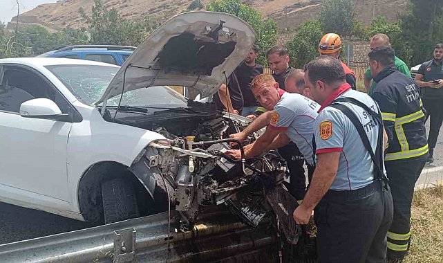 Otomobil bariyerlere çarptı, sürücü yaralandı