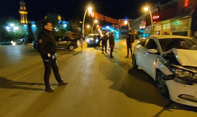 Otomobil içerisindeki tartışma kazaya neden oldu