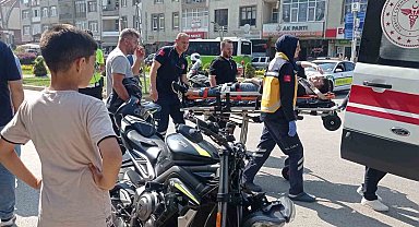 Otomobil ile çarpışan motosiklet sürücüsü yaralandı