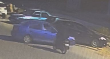 Otomobil ile çarpışan motosikletli yaralandı: Kaza anı kamerada