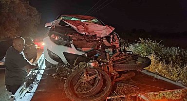 Otomobil ile çarpışan motosikletteki 2 kişi hayatını kaybetti