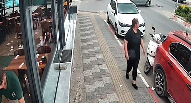 Otomobil ile motosikletin çarpıştığı kaza kamerada