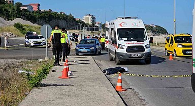 Otomobil tali yola dönmek isterken motosikletle çarpıştı: 2 ölü