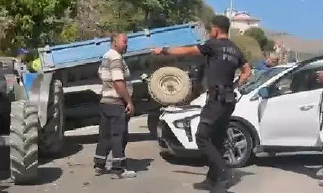 Otomobil traktöre arkadan çarptı