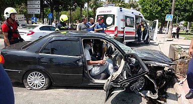 Otomobil ve motosikletler çarpıştı: 1'i ağır 3 yaralı