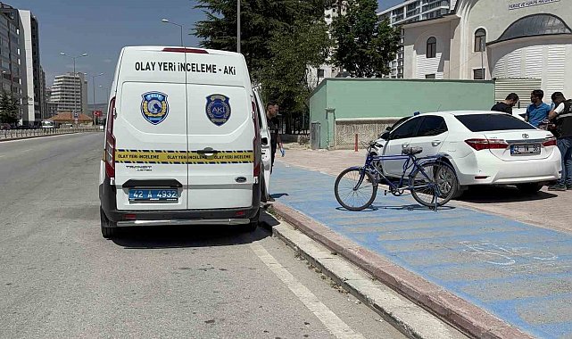 Otomobilin çarptığı bisikletli hayatını kaybetti