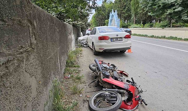 Otomobille çarpışan motosikletin sürücüsü ağır yaralandı