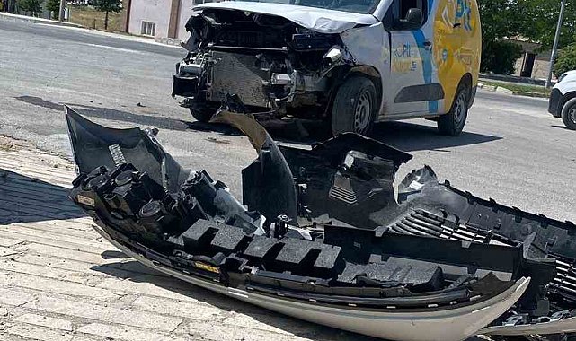 Otomobille kamyonet çarpıştı: 1 yaralı