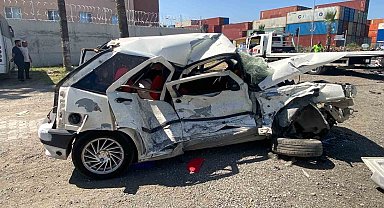 Otomobillerin hurdaya döndüğü kazada 2 kişi yaralandı