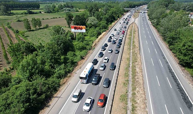 Otoyolda trafik zaman zaman durma noktasına geldi