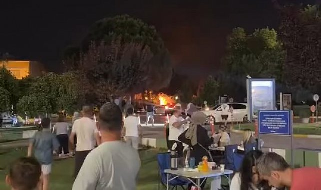 Özdilek Park'ta yükselen alevler, serinlemek için gelenlerin tadını kaçırdı