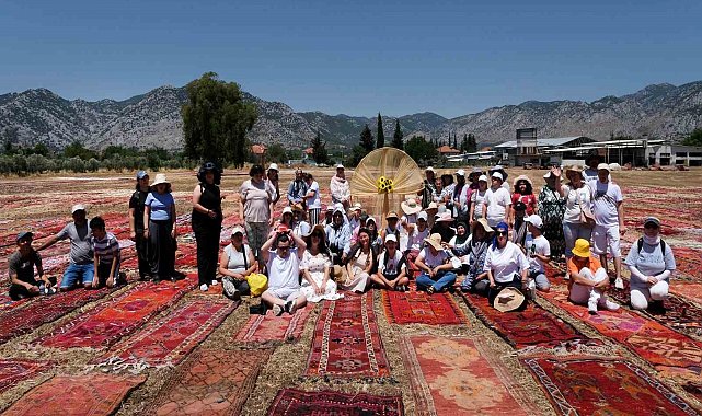 Özel gereksinimli çocuklar, kilim tarlalarını gezdi