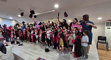 Özel minikler kep atıp mezuniyet coşkusu yaşadı