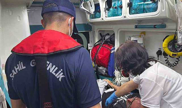 Özel teknede rahatsızlanan vatandaşa tıbbi tahliye
