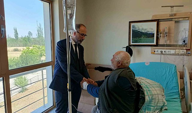 Öztürk, Çay ve Sultandağı Devlet Hastanelerini ziyaret etti