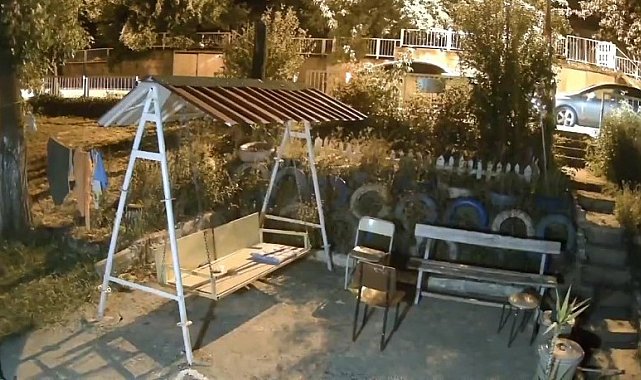 Park halindeki otomobile çarpıp kaçtı