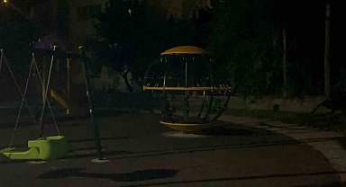 Parkta oynarken kalbi duran çocuk, hastanede tekrar hayata döndürüldü