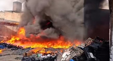 Patnos'ta iş yerinde çıkan yangın paniğe neden oldu