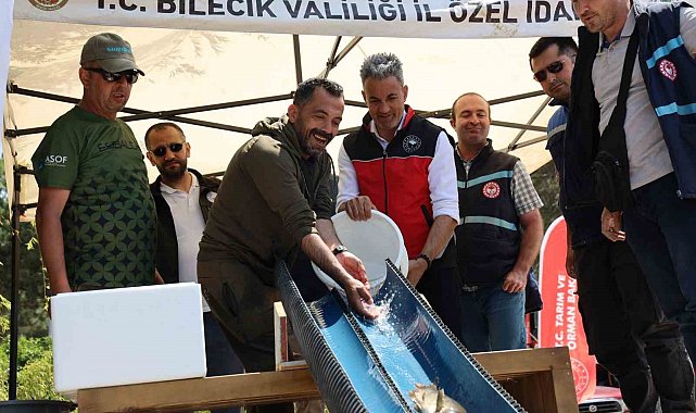 Pelitözü Göleti'ne anaç sazan balığı salındı