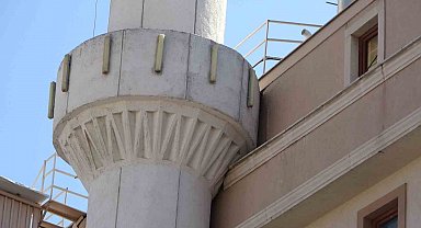 Pendik'te ilginç mimari: Cami minaresi ile bina iç içe