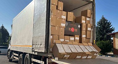 Polisin durdurduğu araçta 5 milyon 980 bin adet kaçak makaron ele geçirildi