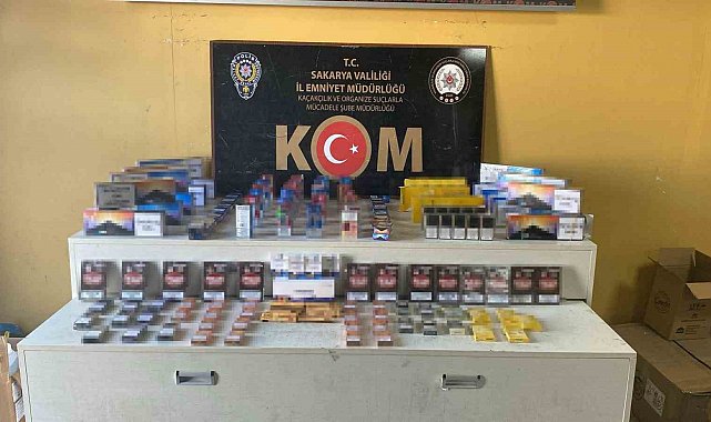 Polisten nokta operasyon: Yüzbinlerce makaron, sigara ve cinsel içerikli ürün ele geçirildi