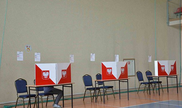 Polonya'da halk cumhurbaşkanlığı seçimleri ikinci turu için sandık başında