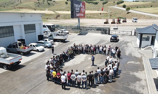 Pursaklar Belediye Başkanı Çetin, belediye personeliyle bayramlaştı