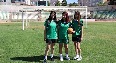 "Futbol erkek işi" diyenlere cevabı sahada verdiler