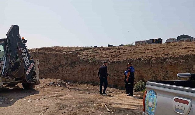 Reyhanlı'da açık alana bırakılan kurban atıkları temizlendi