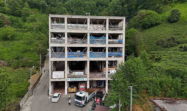 Rize'de 4 katlı kurban pazarında hareketlilik arttı