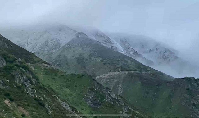 Rize'nin Kavrun Yaylası Haziran ayında beyaza büründü
