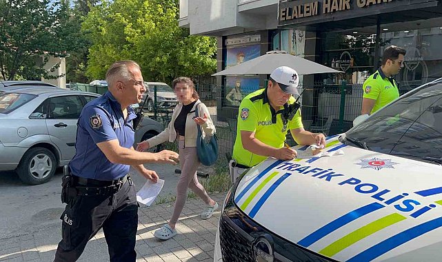 Sabah saatlerinde alkollü kadın sürücünün kullandığı araç tatlıcı dükkânına daldı, faciadan dönüldü