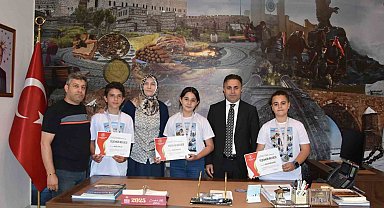 Sabancı Ortaokulu öğrencilerinden TÜBİTAK'ta büyük başarı