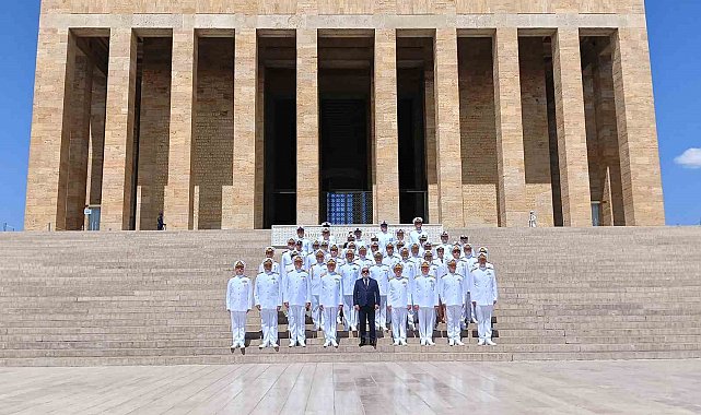 Sahil Güvenlik Komutanlığı, kuruluşunun 43. yıl dönümü dolayısıyla Anıtkabir'i ziyaret etti