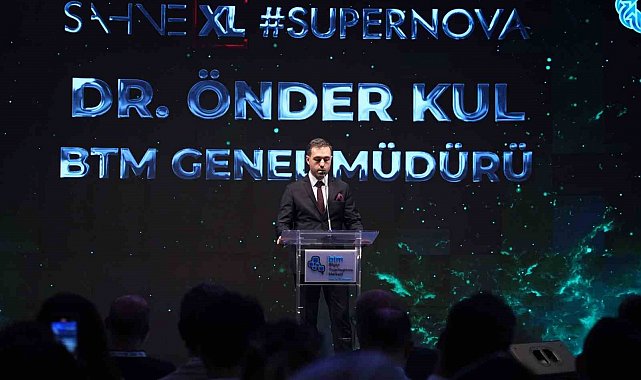Sahne XL etkinliğinde 'Supernova' temasıyla 13 girişimci sahne aldı