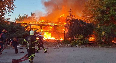 Sakarya'da kafede korkutan yangın